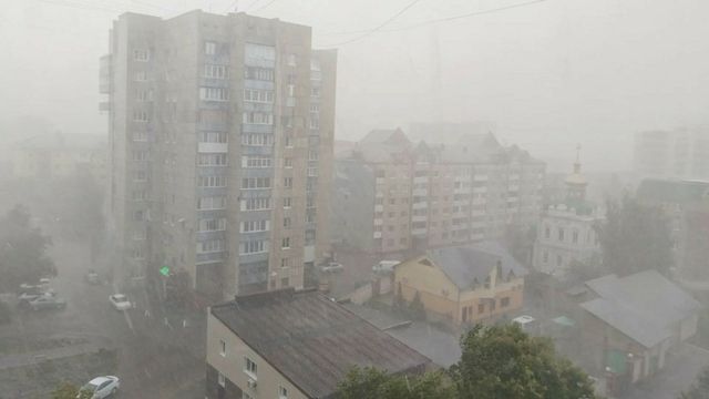 Оглушительная гроза и "амазонские" ливни обрушились на Барнаул. Фото и видео - ИА Амител, 25.07.2026