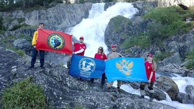 Волонтеры привели в порядок экотропу к водопаду в Катунском заповеднике - ИА Амител, 27.07.2026