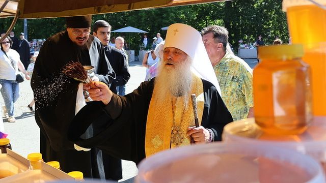 "Здоровье и радость будем приносить людям". В Барнауле отмечают Медовый Спас - ИА Амител, 14.08.2026