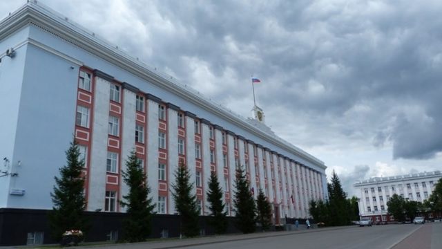 Проезд у здания правительства Алтайского края ограничат шлагбаумами - ИА Амител, 25.08.2026