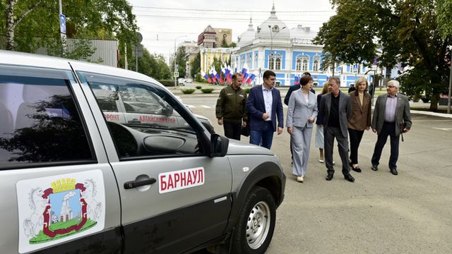 Барнаул в День города отправил пять автомобилей в зону СВО Барнаул в День города отправил пять автомобилей в зону СВО - ИА Амител, 05.09.2026