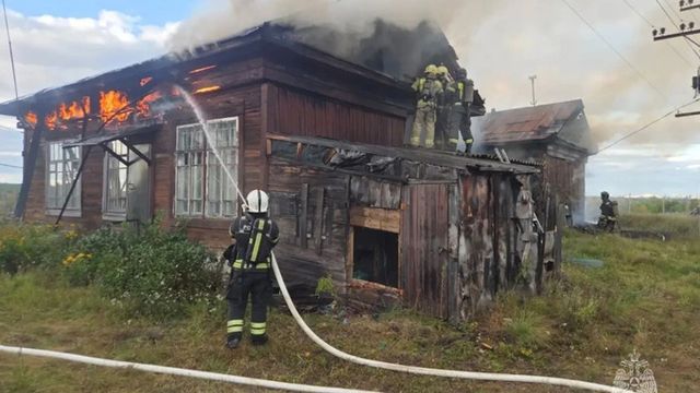 Пожар на площади 250 "квадратов" произошел на станции Ползуново в Барнауле - ИА Амител, 20.09.2026
