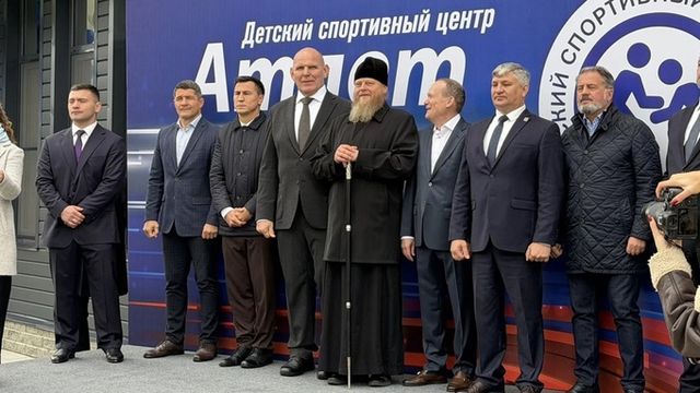 Легендарный борец Александр Карелин открыл в Рубцовске детский спортивный центр "Атлет" - ИА Амител, 10.10.2026