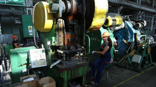 От стажера до инженера. Как на заводах Алтайского края помогают новичкам - ИА Амител, 12.10.2026