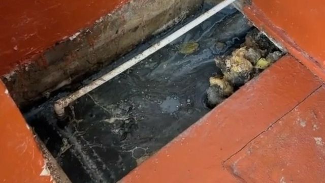 Жильцы многоквартирных домов живут с затопленными нечистотами подвалами в алтайском селе - ИА Амител, 14.10.2026