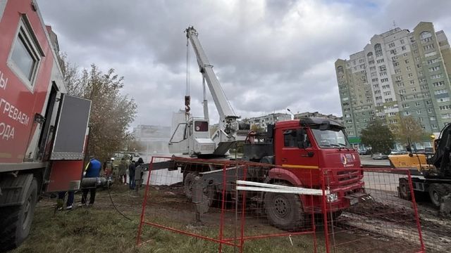 В Барнауле на улице Попова начали демонтаж поврежденного участка тепломагистрали - ИА Амител, 18.10.2026