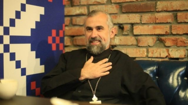 Алтайский священник Микушин поддержал семью Анисимова, которого ошибочно назвали маньяком - ИА Амител, 23.10.2026