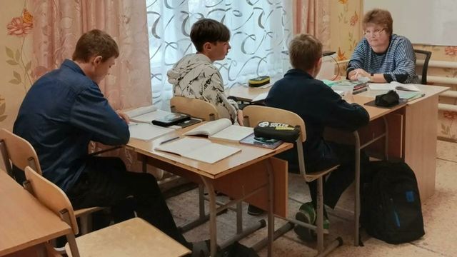 "Всем миром навалились". Для учеников сгоревшей сельской школы возобновили занятия - ИА Амител, 25.10.2026