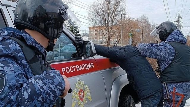 Житель Новосибирска, избивший жену с ребенком на руках, вышел на свободу через двое суток - ИА Амител, 29.10.2026