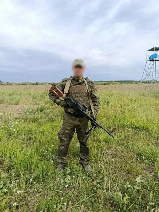 В Выксе простились с военнослужащим отряда «Барс-НН» Олегом Г., погибшим при отражении атаки БПЛА в Нижегородской области. Об этом сообщила группа «КОМАНДА ЗОВ г. Выкса». - НН.РУ | Новости Нижнего Новгорода, 12.10.2026