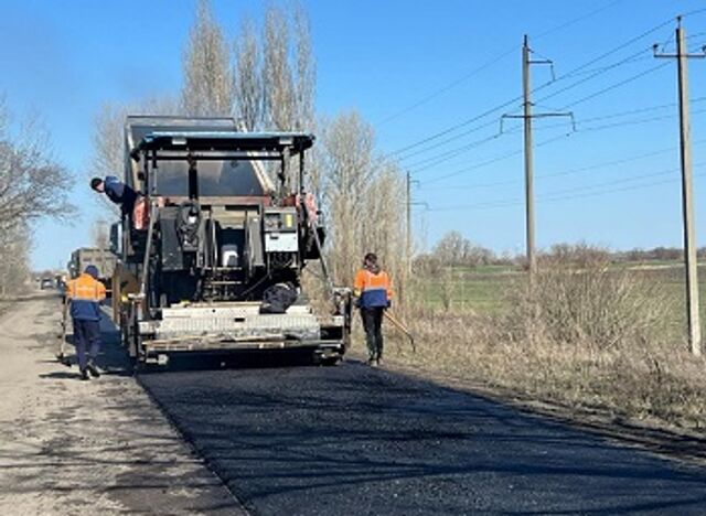 В Аксайском районе начался ремонт подъездной дороги к хутору Краснодворску - ДОН24, 25.03.2025