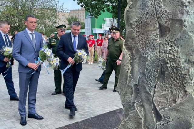 В Каменске-Шахтинском открыли мемориал, посвященный подвигам участников и ветеранов СВО - ДОН24, 13.06.2025