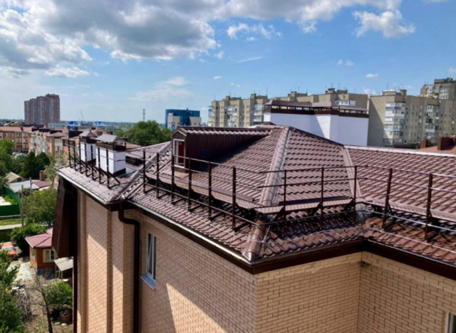 В Батайске раньше срока заменили крышу многоквартирного дома, пострадавшего при пожаре - ДОН24, 02.07.2025