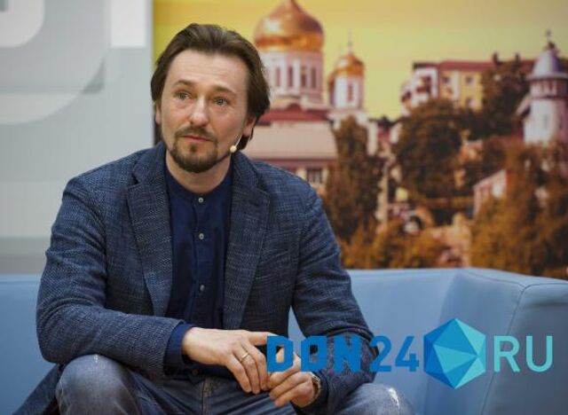 Долг зовет: Сергей Безруков снова приехал в Ростов - ДОН24, 03.07.2025