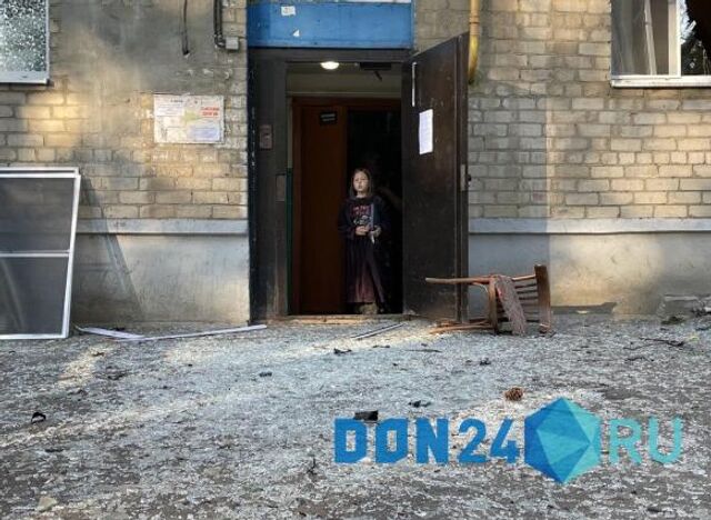 Выбиты окна, разрушена крыша: фоторепортаж с места падения беспилотников в Азове - ДОН24, 04.07.2025