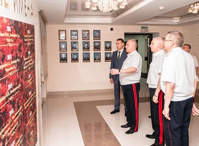 В Ростове открыли мемориальную доску лейтенанту милиции, погибшему при задержании преступников - ДОН24, 01.08.2025