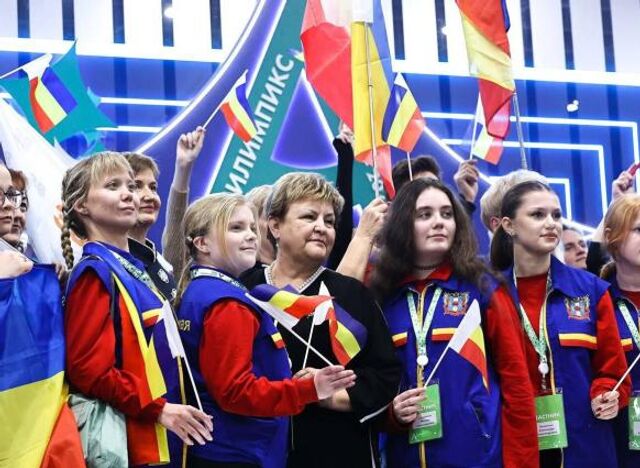 Сборная Ростовской области вернулась с чемпионата «Абилимпикс» с восемью медалями - ДОН24, 02.11.2025