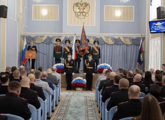 На Дону отличившимся сотрудникам транспортной полиции вручили областные награды - ДОН24, 11.11.2025