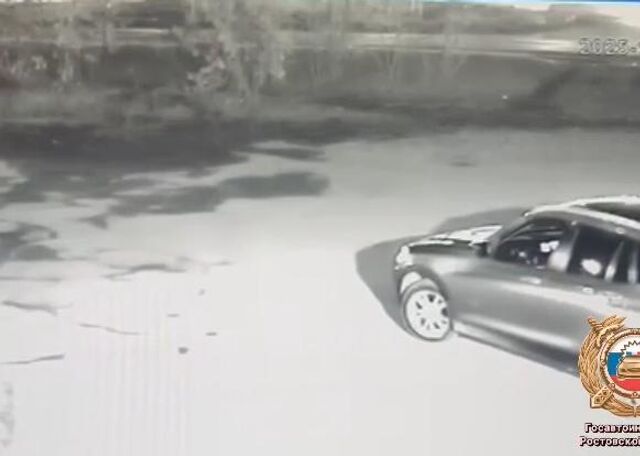 Подросток попал под колеса джипа в Донецке Ростовской области Подросток попал под колеса джипа в Донецке Ростовской области - ДОН24, 16.11.2025