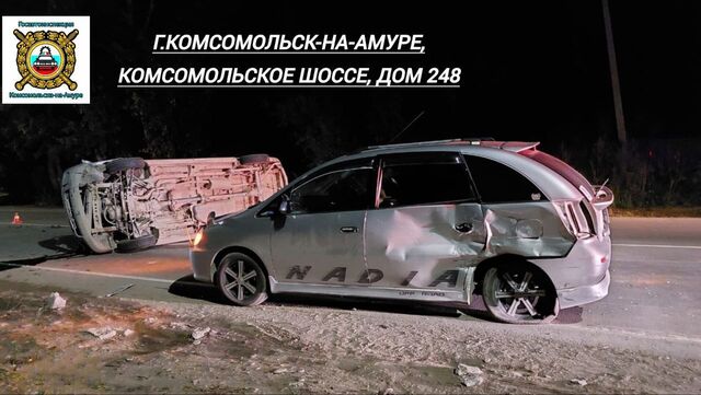 Микроавтобус упал на бок в результате ДТП в Комсомольске - Губерния l Хабаровск, 17.09.2025