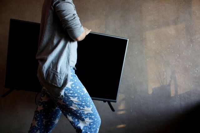 В Бийске суд взыскал с ДНС свыше 760 000 рублей за некачественный телевизор В Бийске суд взыскал с ДНС свыше 760 000 рублей за некачественный телевизор - Инцидент Барнаул, 06.11.2025