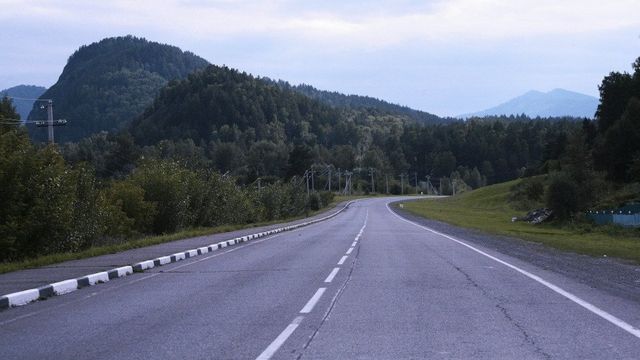Сибиряки стали отказываться от поездок на Алтай из-за топливного коллапса, а отельеры гоняют по четыре автомобиля на АЗС, чтобы обеспечить гостей бензином на обратную дорогу. - Алтапресс, 14.07.2026
