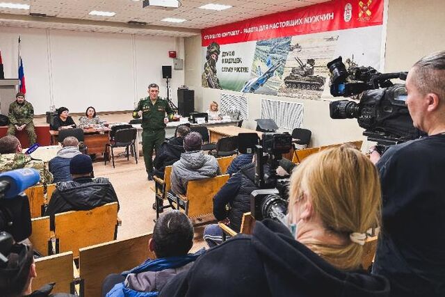 Южноуральцы идут на военную службу и в предновогоднее время - Южноуральская панорама, 22.11.2024