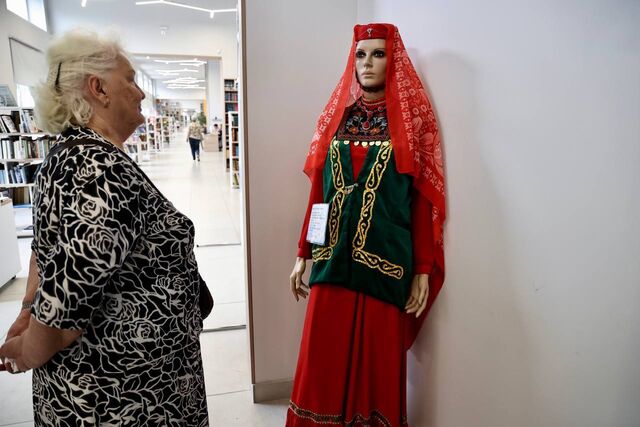 Челябинцам показали старинные свадебные наряды - Южноуральская панорама, 05.07.2025