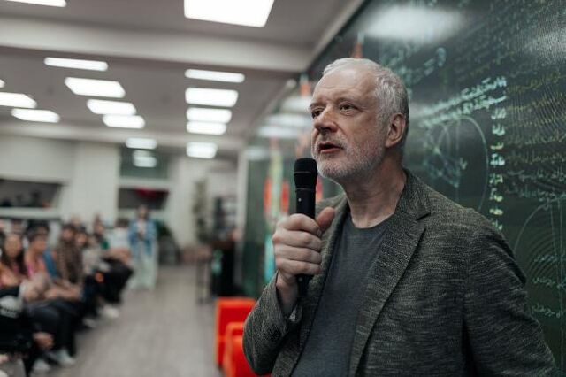 Физик Алексей Семихатов рассказал о черных дырах и загадках Вселенной - Южноуральская панорама, 17.09.2025