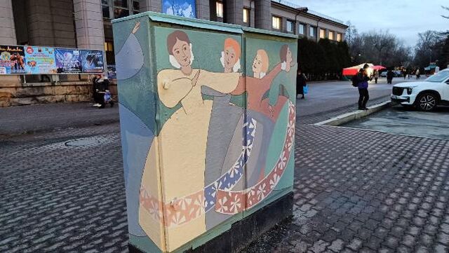 В Челябинске оштрафовали расклейщика рекламы, который испортил рисунки детей - Южноуральская панорама, 19.11.2025