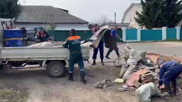 Осталась одна переправа: дома жителей Приморья и дороги освобождаются от воды - Восток-Медиа, 14.09.2023