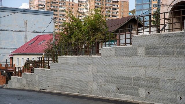 Новая подпорная стена появилась на улице Пушкинской во Владивостоке - Восток-Медиа, 02.10.2023