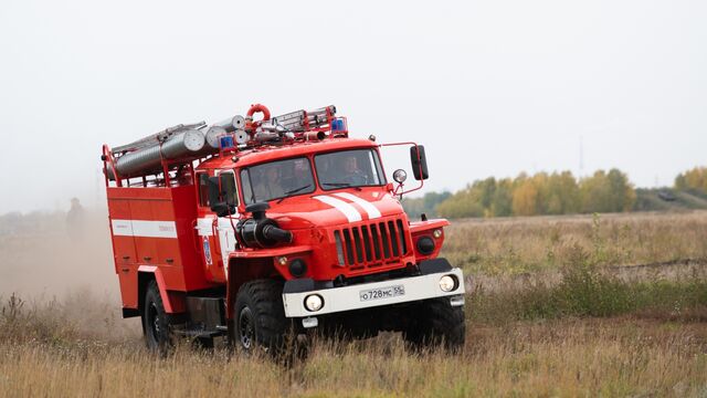 Пожарные потушили загоревшуюся машину в Надеждинском районе Приморья - Восток-Медиа, 02.10.2023