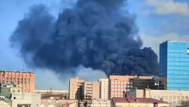 Причина пожара у «башен-близнецов» во Владивостоке попала на видео - Восток-Медиа, 04.12.2023