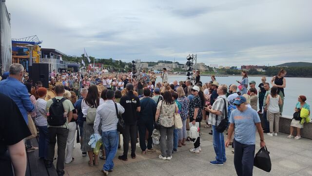 Пробка стоит даже на пешеходной улице во Владивостоке - Восток-Медиа, 07.09.2024