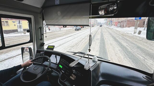 Сразу три автобуса попали в ДТП и перекрыли перекресток во Владивостоке - Восток-Медиа, 27.12.2024