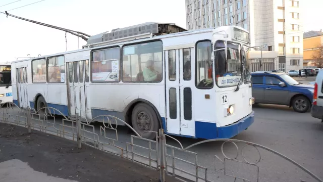 Уфимку зажало между двумя троллейбусами - Новости Уфы и Башкирии - Медиакорсеть, 22.11.2024