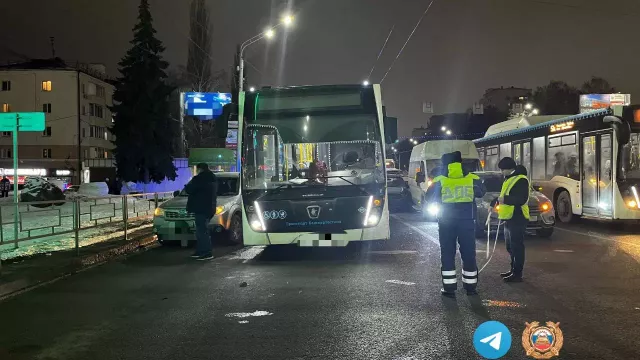 В Уфе произошла массовая авария с переполненным автобусом - Новости Уфы и Башкирии - Медиакорсеть, 03.12.2024