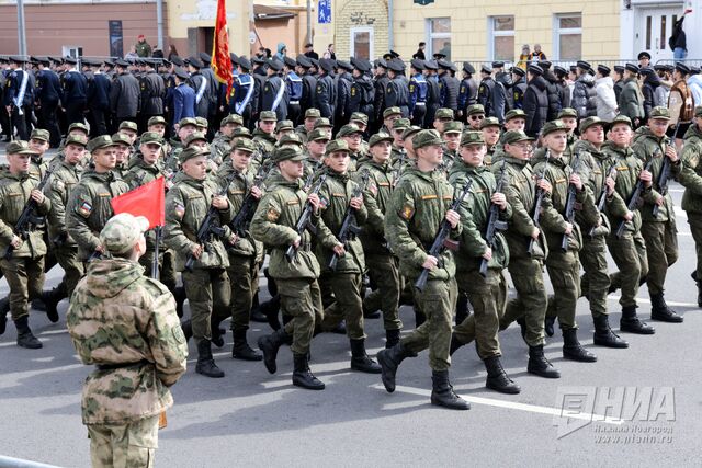 Парад к 80-летию Победы проходит на площади Минина и Пожарского - НИА Нижний Новгород, 09.05.2025