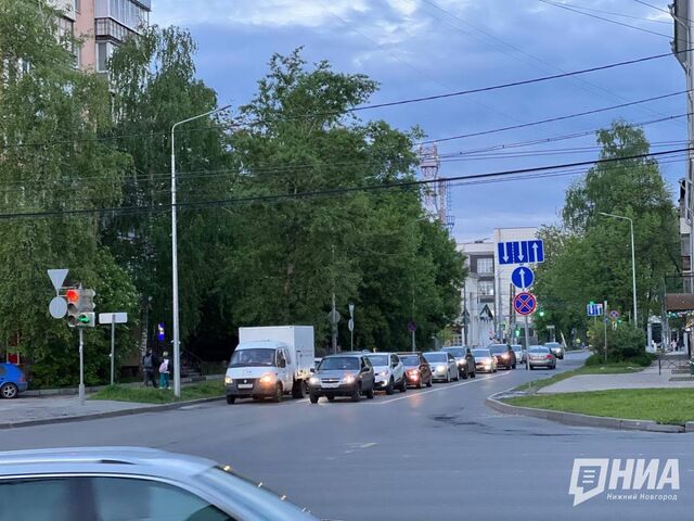 Нижегородцы рискуют жизнью, перебегая дорогу перед машинами на Лядова - НИА Нижний Новгород, 20.05.2025