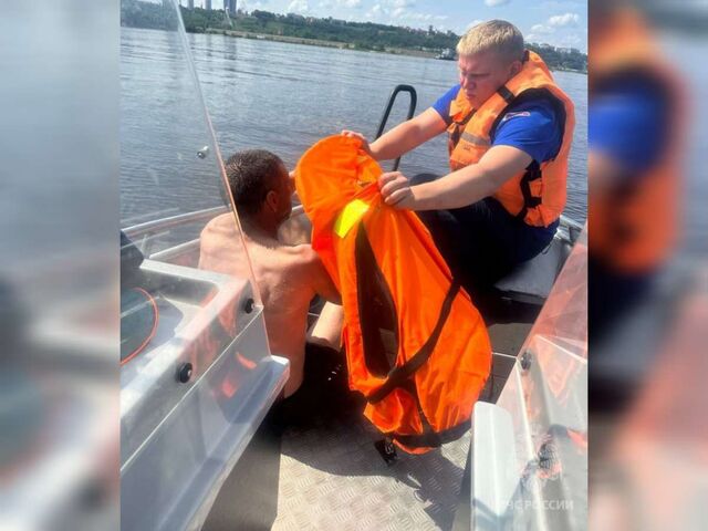 Пьяного мужчину спасатели вытащили из Волги в Нижнем Новгороде - НИА Нижний Новгород, 13.06.2025