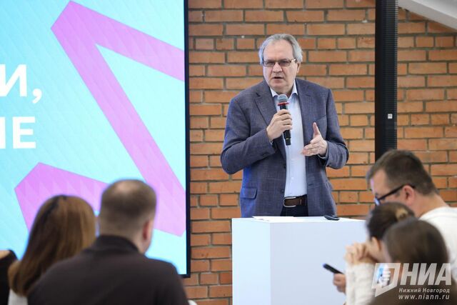 Советник президента Фадеев призвал вернуть доверие к учителям в школах - НИА Нижний Новгород, 03.09.2025