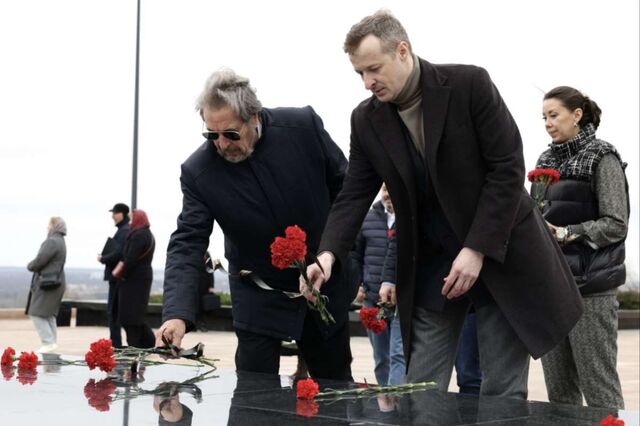 Дмитрий Старостин и Эррол Маск возложили цветы к Вечному огню Дмитрий Старостин и Эррол Маск возложили цветы к Вечному огню - НИА Нижний Новгород, 11.04.2026