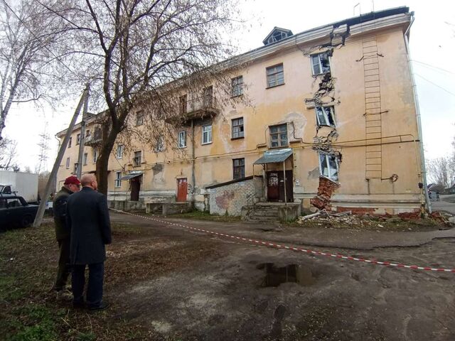 Глава Балахны опроверг слухи о расселении жителей треснувшего дома в бараки - НИА Нижний Новгород, 19.04.2026