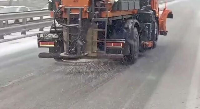 300 тонн реагентов высыпали на дороги Нижнего Новгорода 20 апреля - НИА Нижний Новгород, 20.04.2026