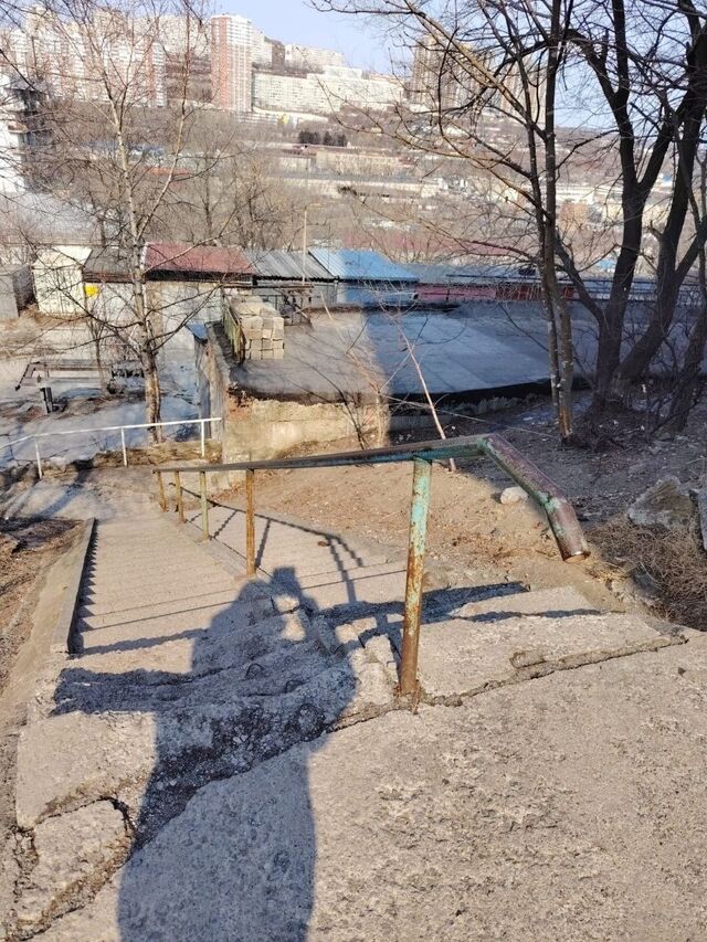 Женщина получила перелом и ушибы, упав с лестницы во Владивостоке — СК ищет виновных Женщина получила перелом и ушибы, упав с лестницы во Владивостоке — СК ищет виновных - PrimaMedia: Лента новостей, 22.03.2026