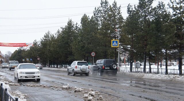 Тормознули из-за грязного номера в слякоть: глава ГАИ ответил, законно ли это - PrimaMedia: Лента новостей, 24.03.2026