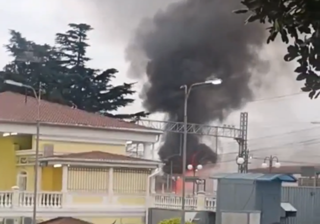 На берегу моря в Сочи гревшее кафе тушили на площади 400 "квадратов" - KrasnodarMedia, 27.03.2026