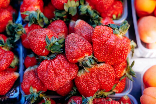 Цена на импортную клубнику в Краснодаре рухнула в два раза - KrasnodarMedia, 27.03.2026