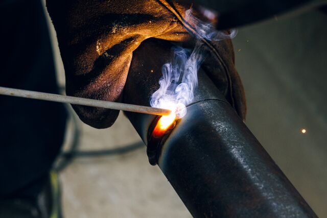 Сварщики, разнорабочие и электрогазосварщики вошли в число самых высокооплачиваемых рабочих в Приморье - PrimaMedia: Лента новостей, 01.04.2026